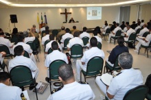Palestra da Profa. Maria Clara Bingemer (TEO) no Salão da Pastoral. Fotógrafo Antônio Albuquerque. Acervo do Núcleo de Memória.
