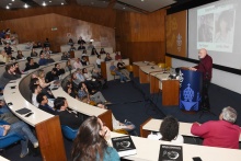 Aula com o prof. Kip Thorne, no auditório do RDC. Fotógrafo Antônio Albuquerque.