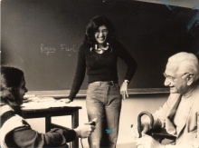 Albert Sabin em entrevista como aluno do Curso de Português para Estrangeiros. Fotógrafo Antônio Albuquerque.
