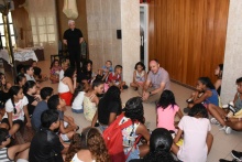 Atividade na Igreja do Sagrado Coração com o Vice-Reitor, pe. André Luís de Araújo S.J.  Fotógrafo Antônio Albuquerque.