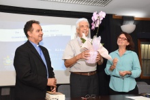 O pe. Waldecir Gonzaga, o pe. Alfonso García Rubio e a profa. Lúcia Pedrosa-Pádua. Fotógrafo Antônio Albuquerque.