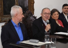 O Prof. Leonel Azevedo de Aguiar, o Reitor Pe. Josafá S.J., a Profa. Angeluccia Habert e o Vice-Reitor Pe. Álvaro Pimentel S.J.  Fotógrafo Antônio Albuquerque.