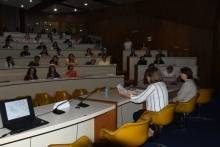 Abertura do Encontro, com as professoras Maria Rita Passeri e Daniela Vargas, no auditório do RDC. Fotógrafo Antônio Albuquerque.