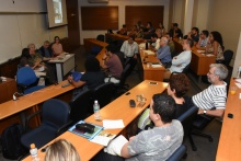 Palestra como a Profa. Tereza Maria Pompeia Cavalcanti (TEO), Profa. Margarida de Souza Neves (Núcleo de Memória) e José Maria Gomez (JUR), no auditório 014-IAG. Fotógrafo Antônio Albuquerque.