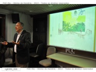 O Reitor Prof. Pe. Josafá discursa no lançamento do site dos 70 anos da PUC-Rio. Fotógrafo Antônio Albuquerque. Acervo Núcleo de Memória.