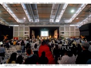 Visão geral do público a partir da entrada no ginásio durante a execução do hino nacional. Fotógrafo Antônio Albuquerque. Acervo Núcleo de Memória.