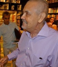 Imagem do Prof. Maurício Abreu no lançamento de seu livro "Geografia Histórica do Rio de Janeiro: séculos XVI e XVII", em fevereiro de 2011.