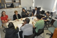 Primeira reunião da equipe do Núcleo na nova sala. Fotógrafo Antônio Albuquerque.