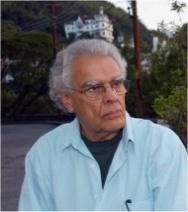 O Prof. Alfredo Britto, em Santa Teresa, bairro onde residia. Fotógrafo Marcos Ramos. Site do Jornal O Globo.