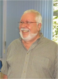 Prof. Carlos Lucena. 2011. Fotógrafo Antônio Albuquerque. Acervo Núcleo de Memória da PUC-Rio.