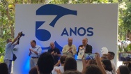 O prof. Luiz Roberto Cunha (Decano do CCS), o prof. Augusto Sampaio (Vice-reitor Comunitário), o prof. Miguel Pereira (COM) e o Reitor Pe. Josafá S.J., na hora do Parabéns pra Você. 