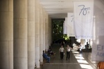 Banners nos pilotis da Ala Kennedy. Fotógrafo Nilo Lima.